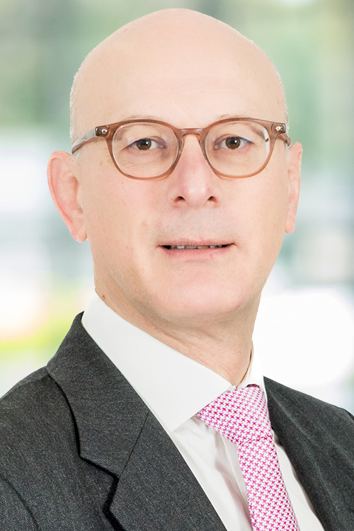 Headshot of Ian Lewis