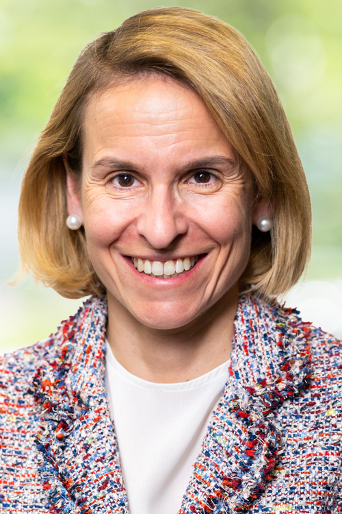 Headshot of Carmen Cobeta 