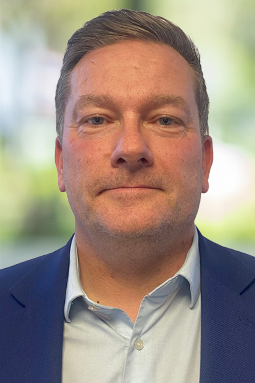 Headshot of Lee Benefield